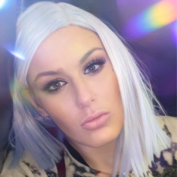 Meet your Posher, Sarah Murray from Vancouver, BC CANADA - Picture 4 of 10